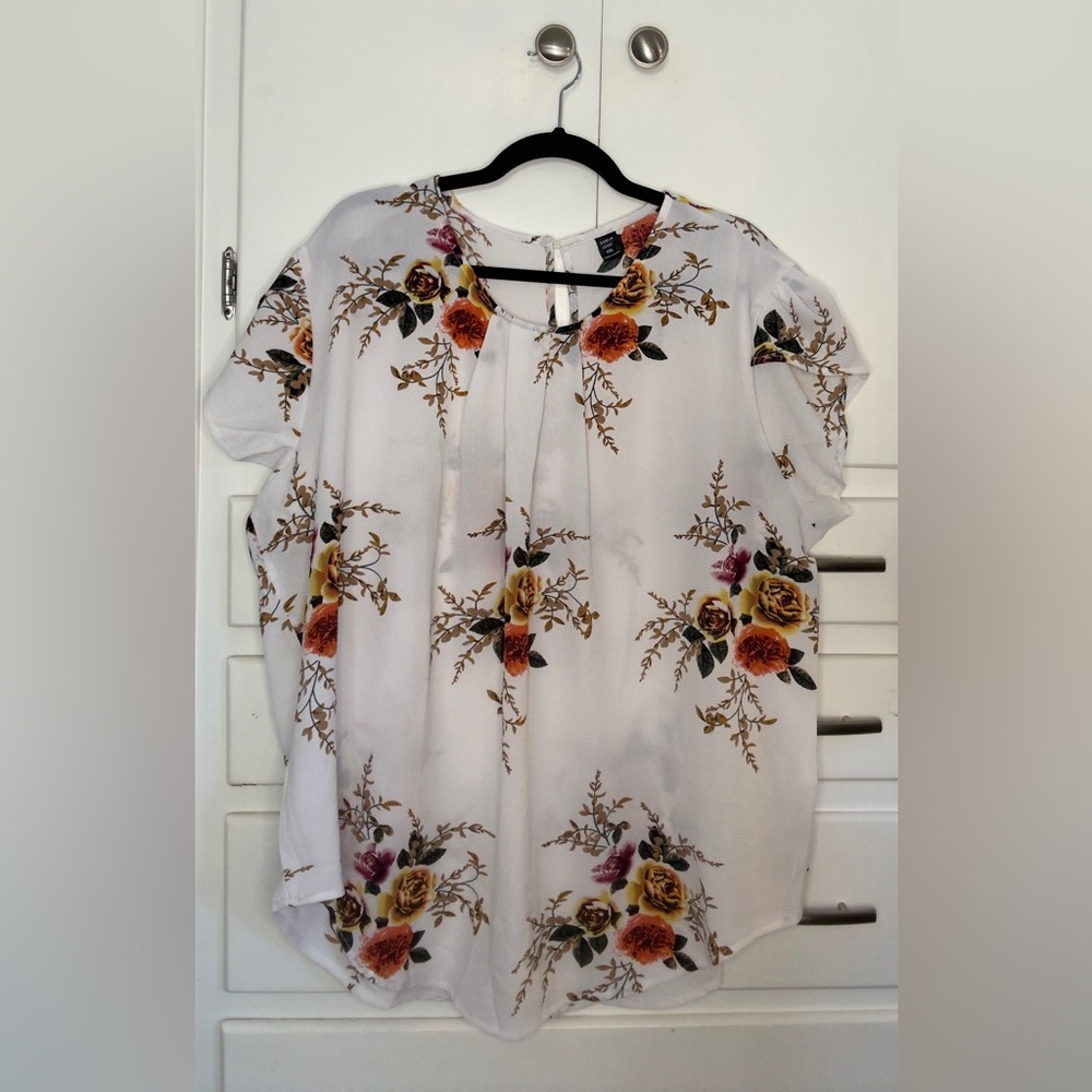 SHEIN White Pleated Blouse with Cute Sleeve Detail Size 4X NWOT